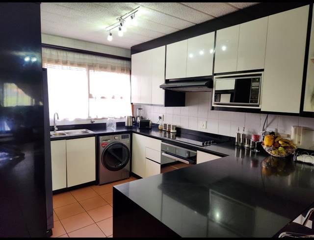 2 BEDROOM APARTMENT FOR SALE IN KEY WEST ESTATE